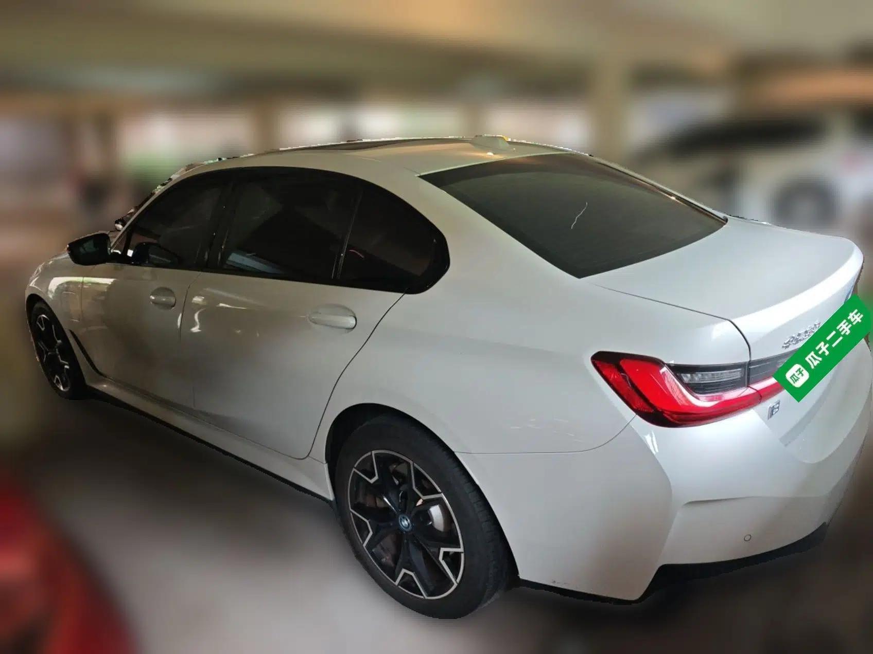 BMW i3 2023 eDrive 40 L Midnight Edition — миниатюра 4