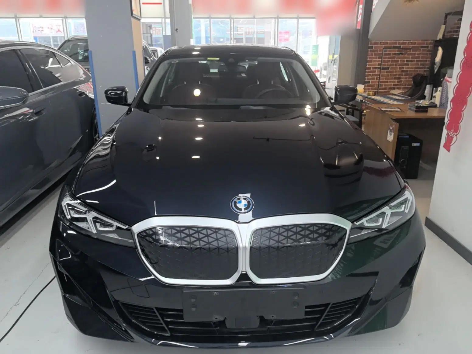 BMW i3 2025 eDrive 35 L — миниатюра 2
