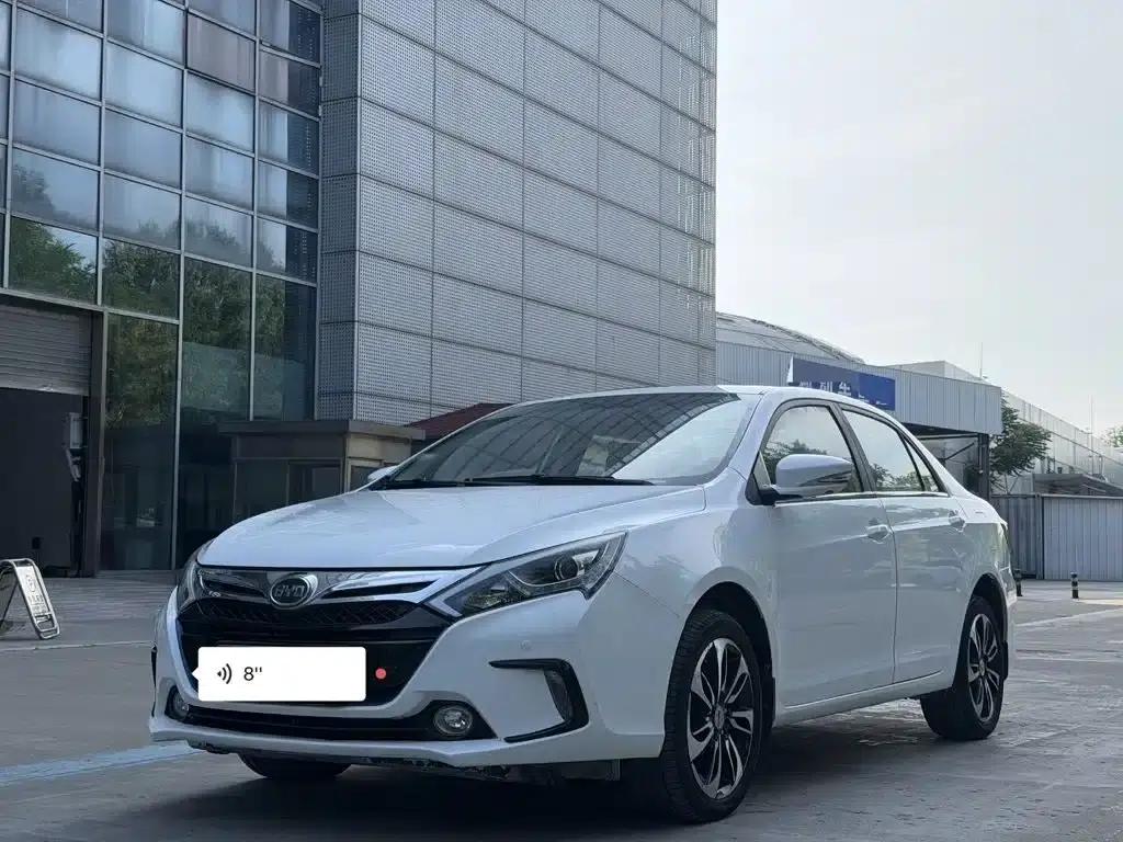 Qin New Energy 2015 1.5T Dual Crown Flagship Plus Edition — миниатюра 1