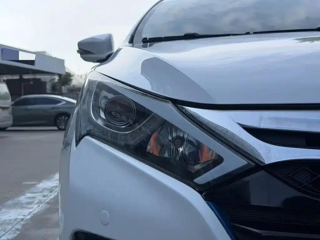 Qin New Energy 2015 1.5T Dual Crown Flagship Plus Edition — миниатюра 3