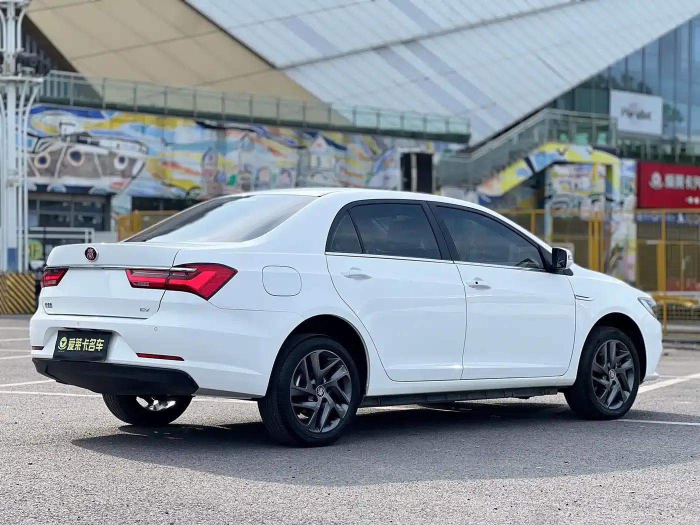 Qin New Energy 2019 Long Range Luxury Edition — миниатюра 4