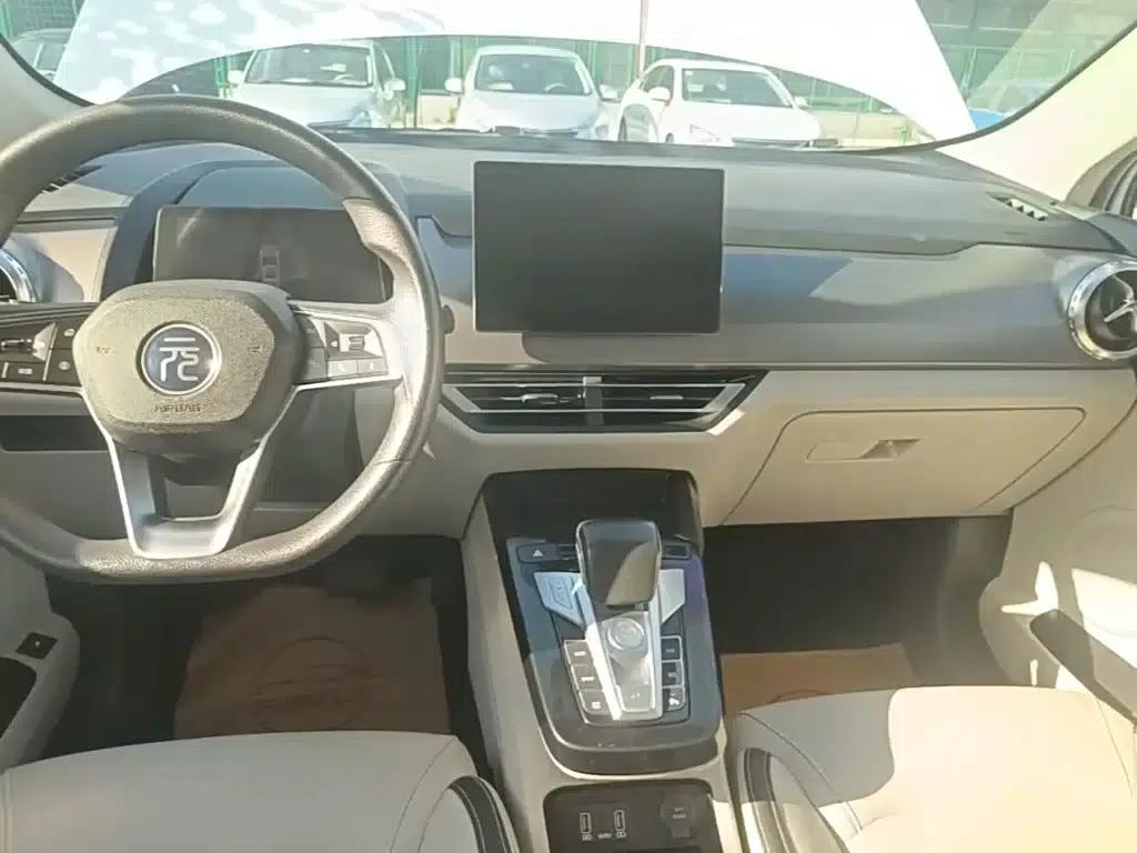 Yuan Pro 2021 401KM Premium — миниатюра 13
