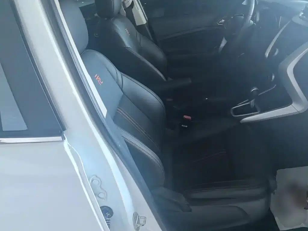 2017 Yuan 1.5L Automatic Cool and Stylish Model — миниатюра 25