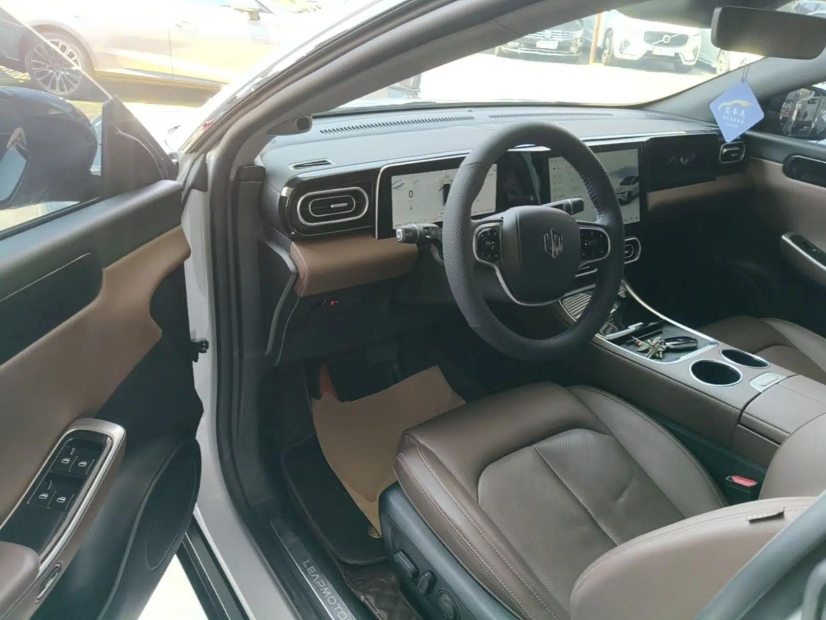 Leapmotor C01 2023 Extended-Range 316 Comfort Edition — миниатюра 23
