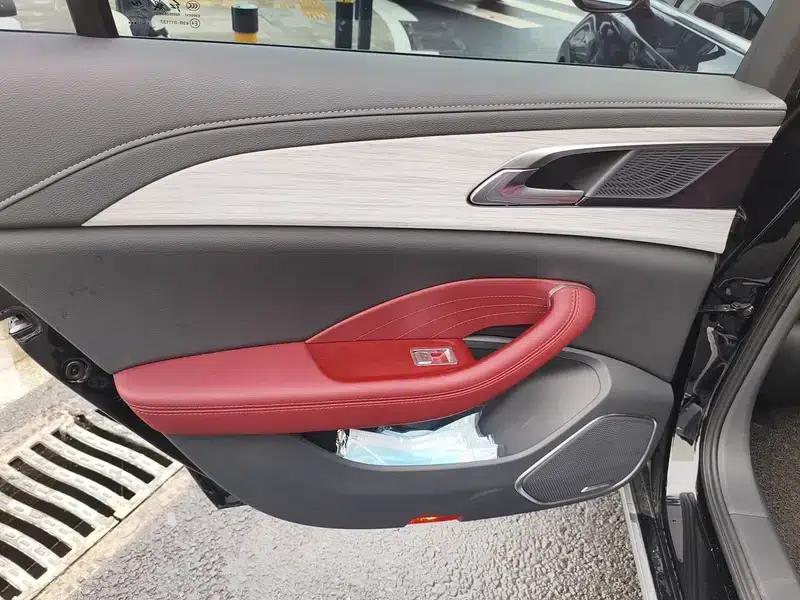 Hongqi H5 PHEV 2025 130 Super Hybrid Edition — миниатюра 17
