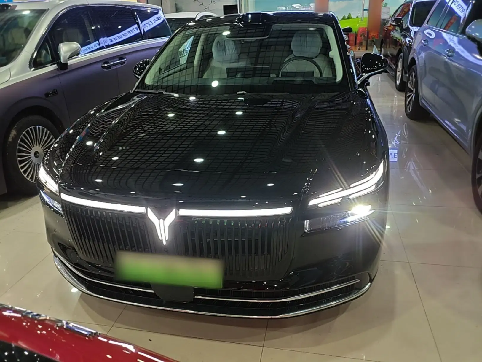 VOYAH Lantu Chiguang L 2026 Four-Wheel-Drive Ultra — миниатюра 2