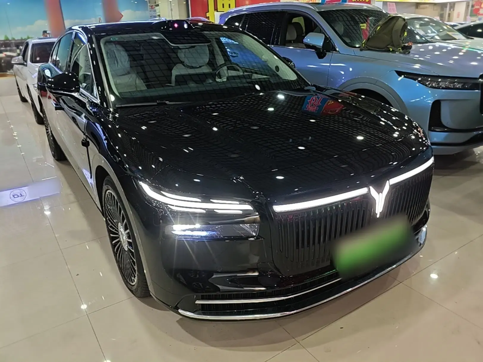 VOYAH Lantu Chiguang L 2026 Four-Wheel-Drive Ultra — миниатюра 3