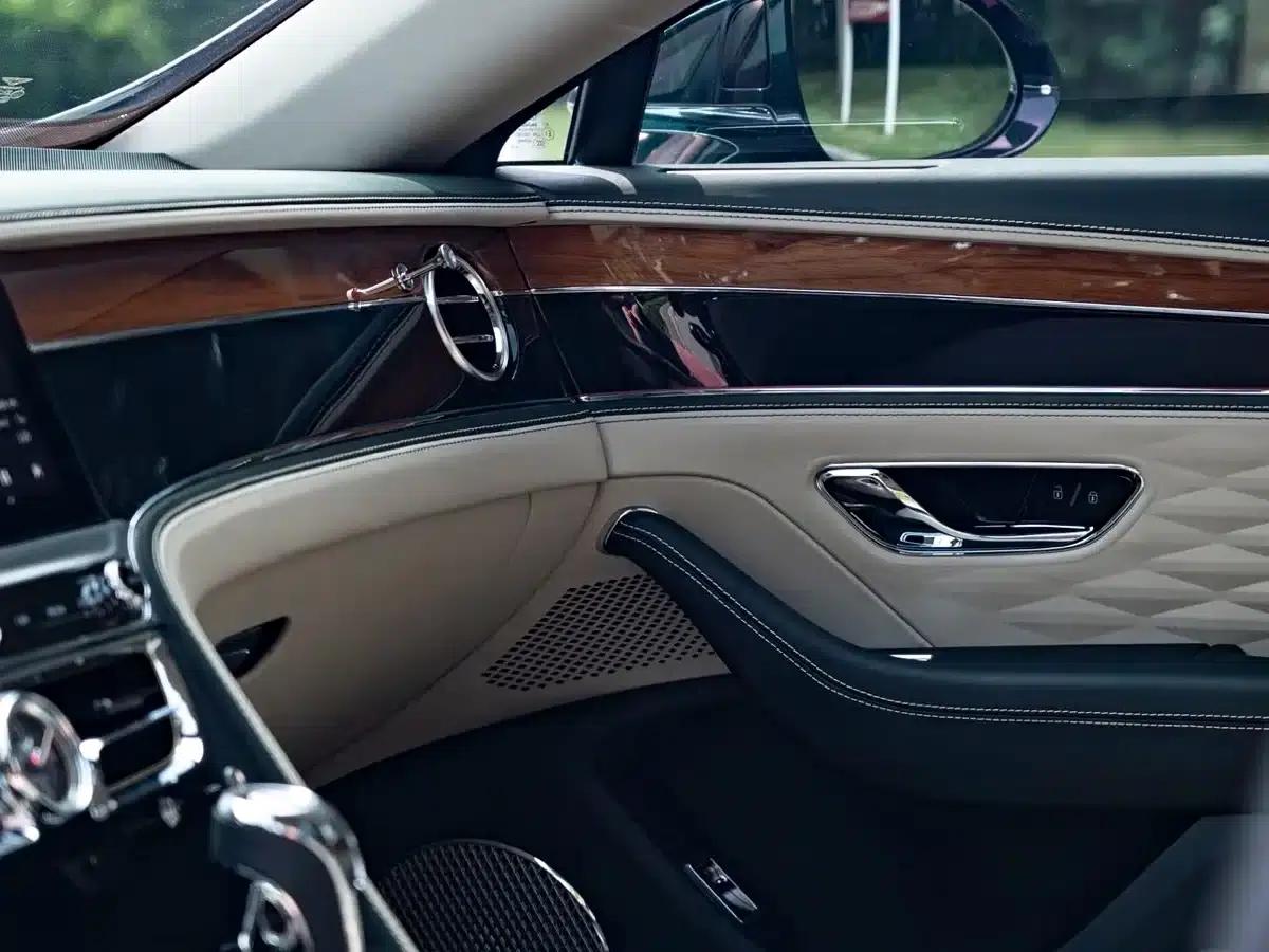2024 Flying Spur Plug-in Hybrid 2.9T V6 Hybrid — миниатюра 25