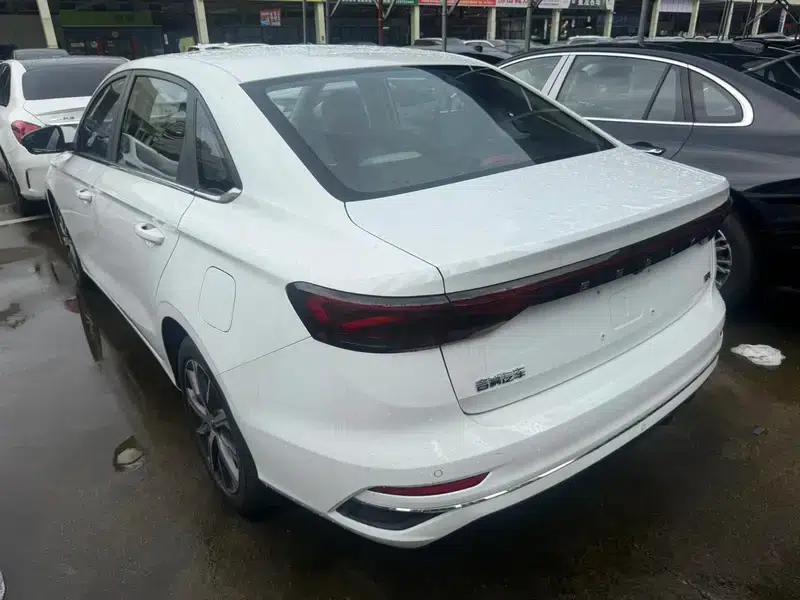 Geely Emgrand 2022 4th Generation 1.5L CVT Luxury Edition — миниатюра 4