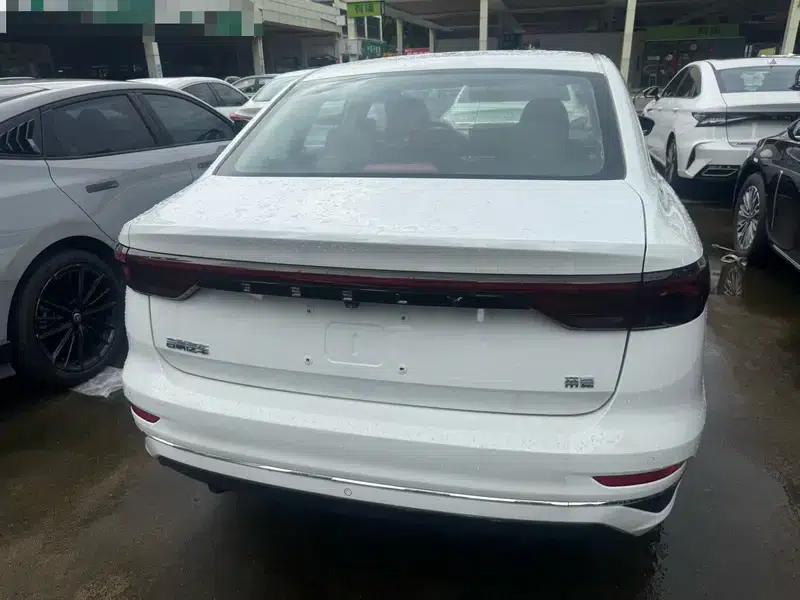 Geely Emgrand 2022 4th Generation 1.5L CVT Luxury Edition — миниатюра 5