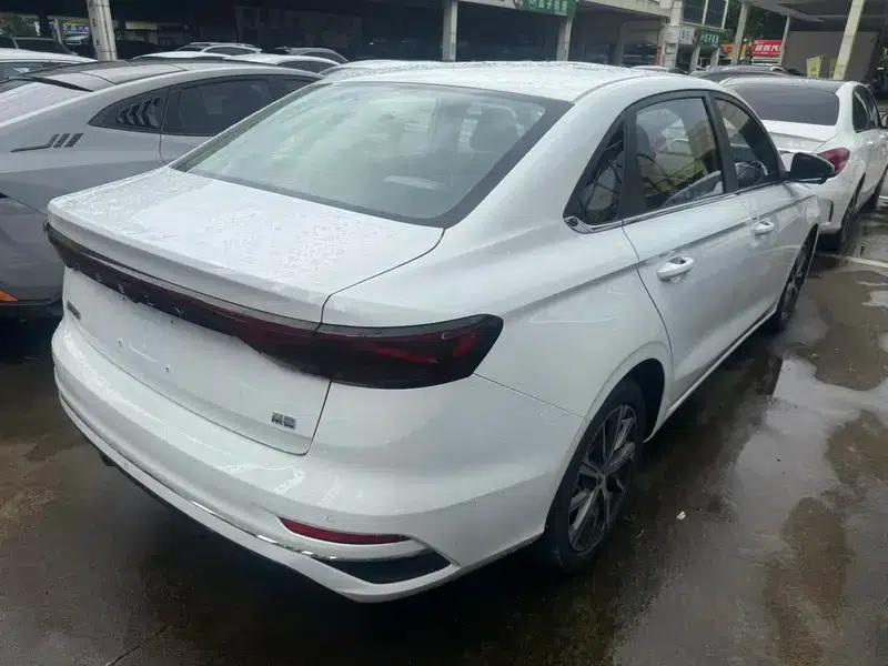Geely Emgrand 2022 4th Generation 1.5L CVT Luxury Edition — миниатюра 6