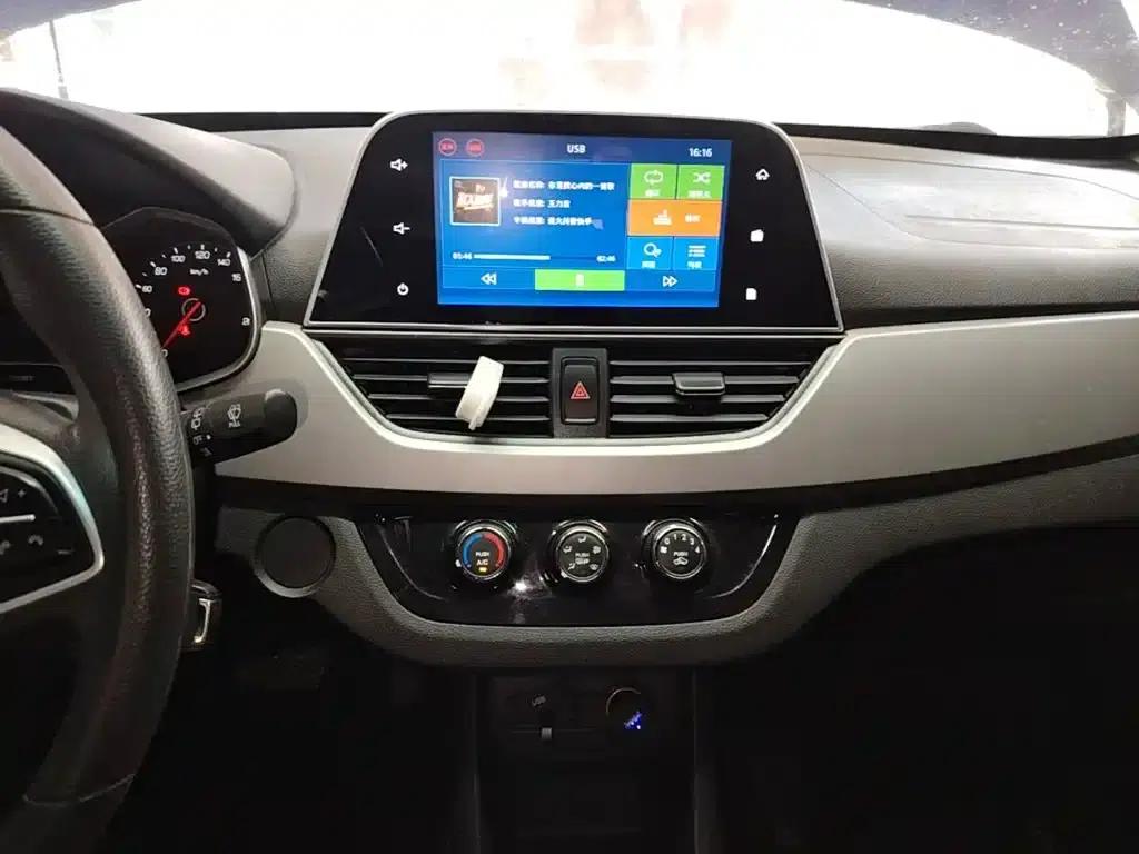 Baojun 310W 2018 1.5L Automatic Fashion Model (National VI Emission Standard) — миниатюра 13
