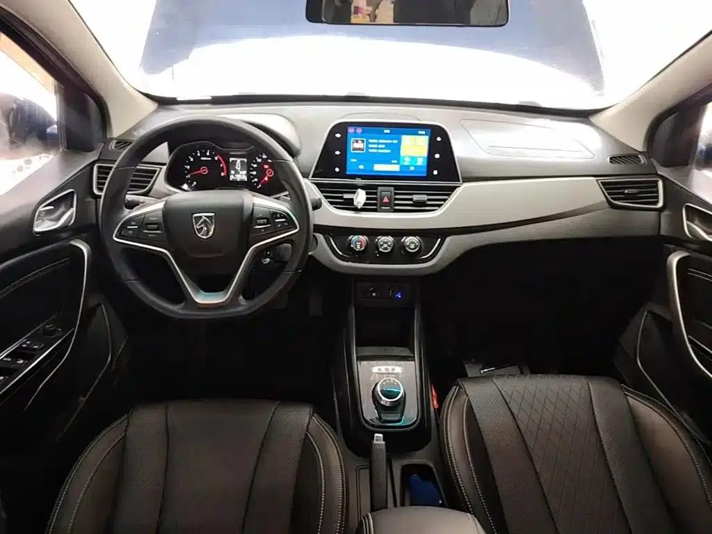 Baojun 310W 2018 1.5L Automatic Fashion Model (National VI Emission Standard) — миниатюра 10