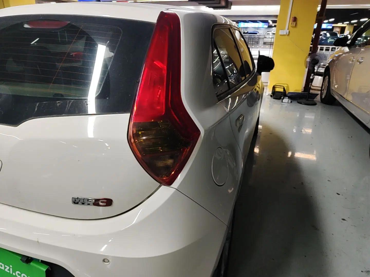 MG 3 2014 1.5L AMT Elite Edition — миниатюра 9