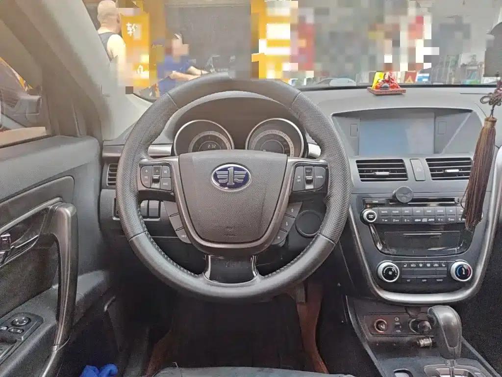 Besturn X80 2016 2.0L Automatic Comfort Model — миниатюра 3