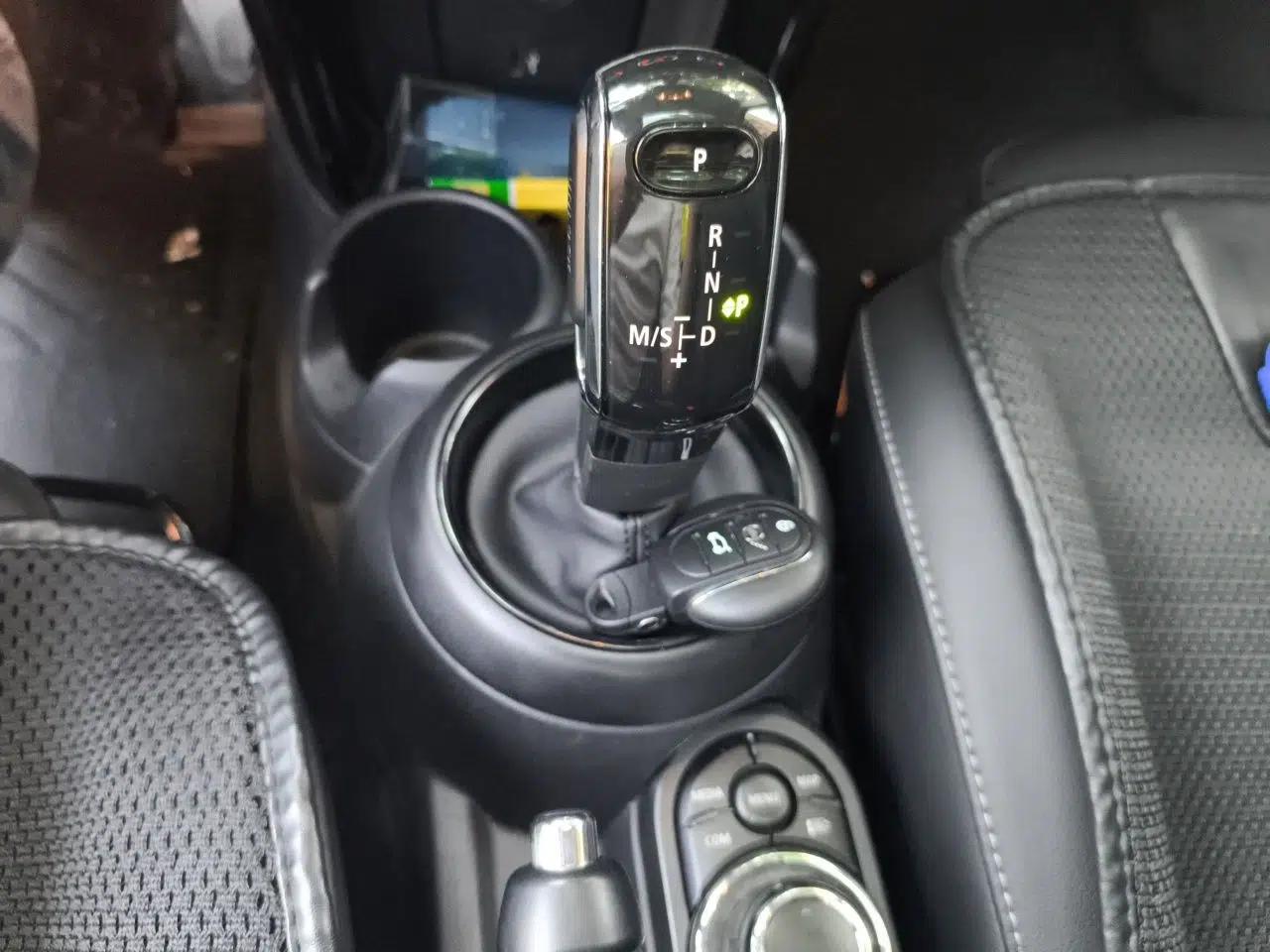 MINI 2021 1.5T COOPER Classic Edition Five-Door Version — миниатюра 14