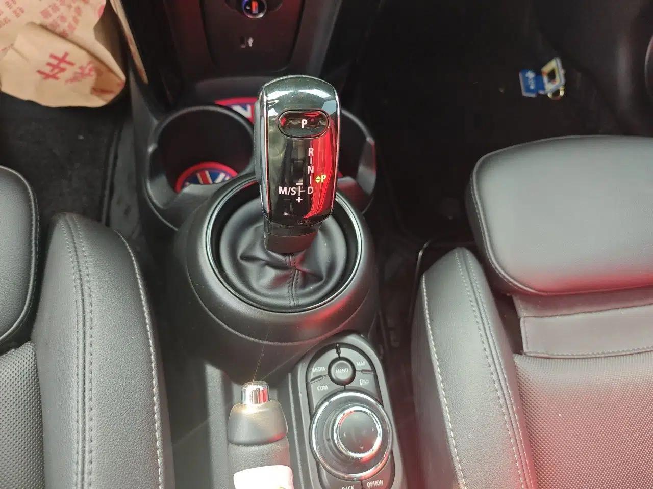 MINI 2022 1.5T COOPER Black Badge Special Edition — миниатюра 14