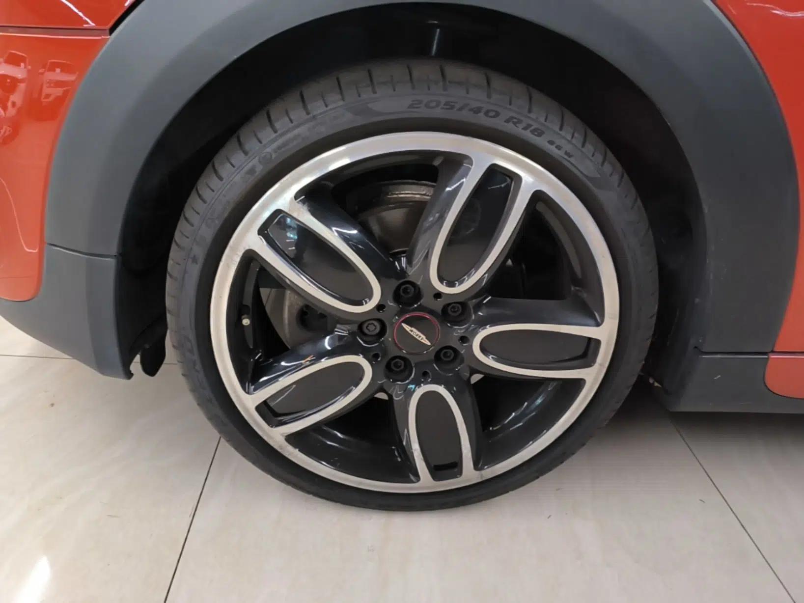 MINI 2018 2.0T COOPER S Racing Edition 5-door model — миниатюра 15