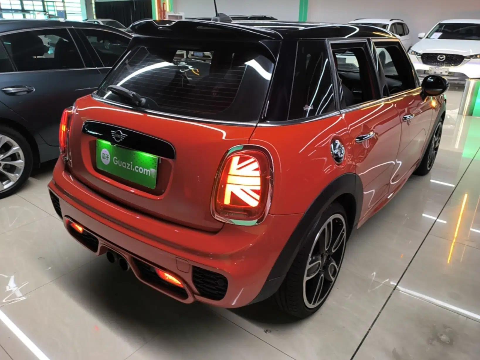 MINI 2018 2.0T COOPER S Racing Edition 5-door model — миниатюра 6
