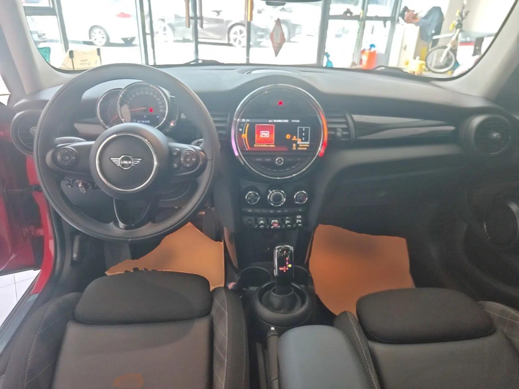 MINI 2019 1.5T COOPER Classic Edition Five-Door Version — миниатюра 12
