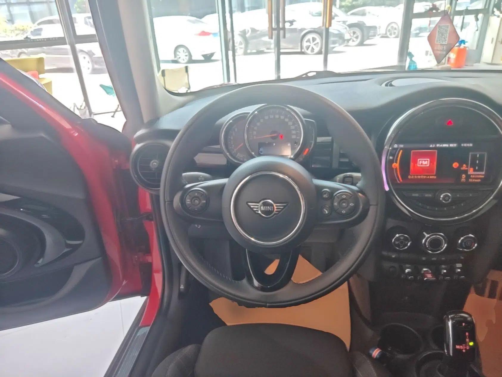 MINI 2019 1.5T COOPER Classic Edition Five-Door Version — миниатюра 13