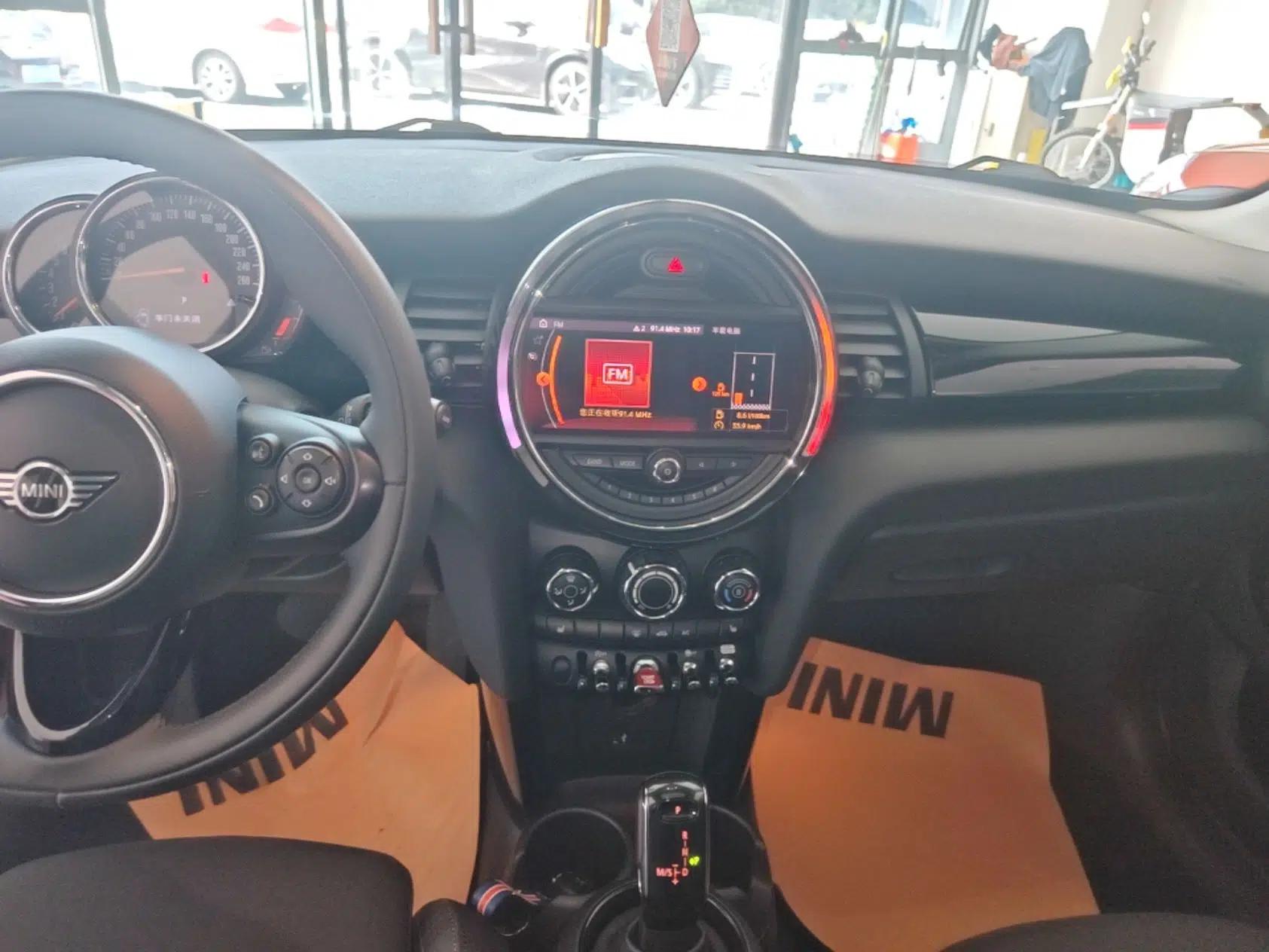 MINI 2019 1.5T COOPER Classic Edition Five-Door Version — миниатюра 15