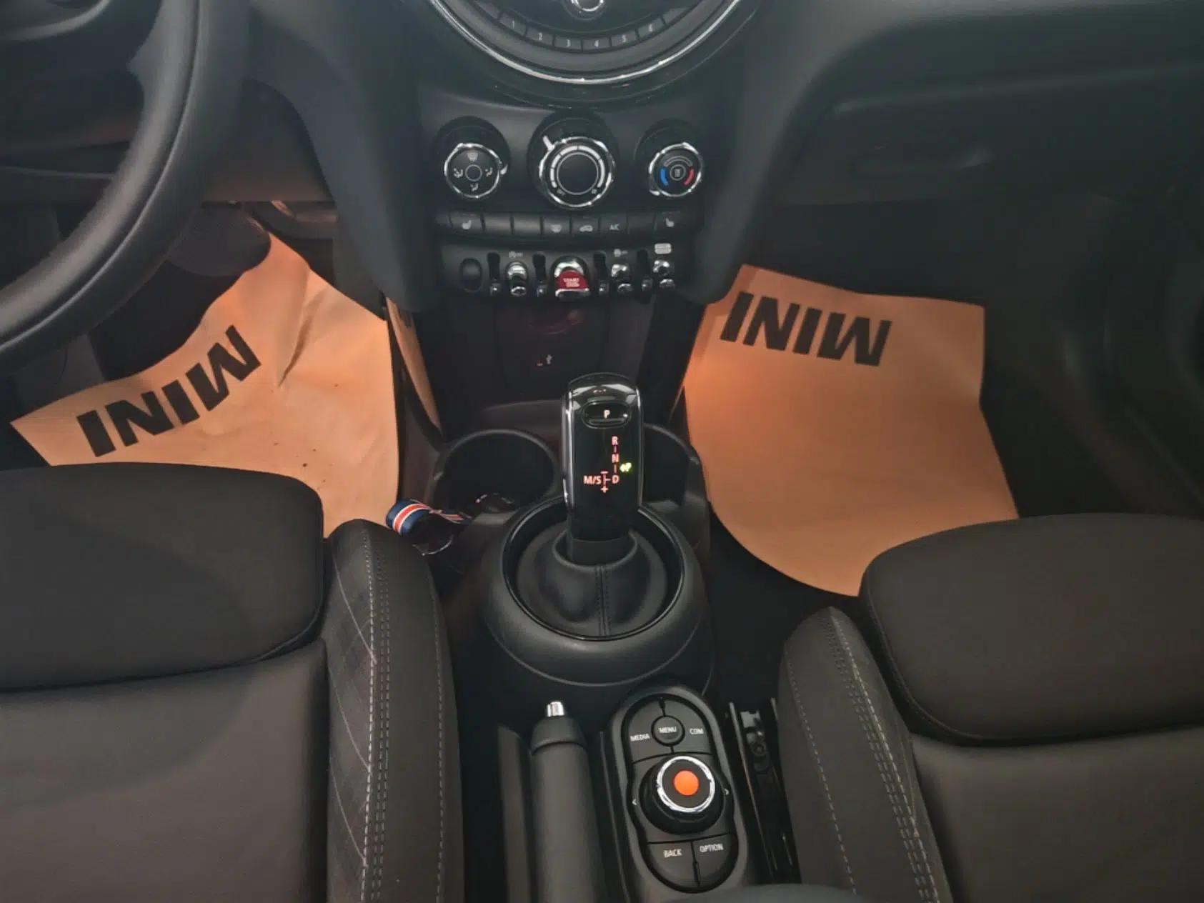 MINI 2019 1.5T COOPER Classic Edition Five-Door Version — миниатюра 16