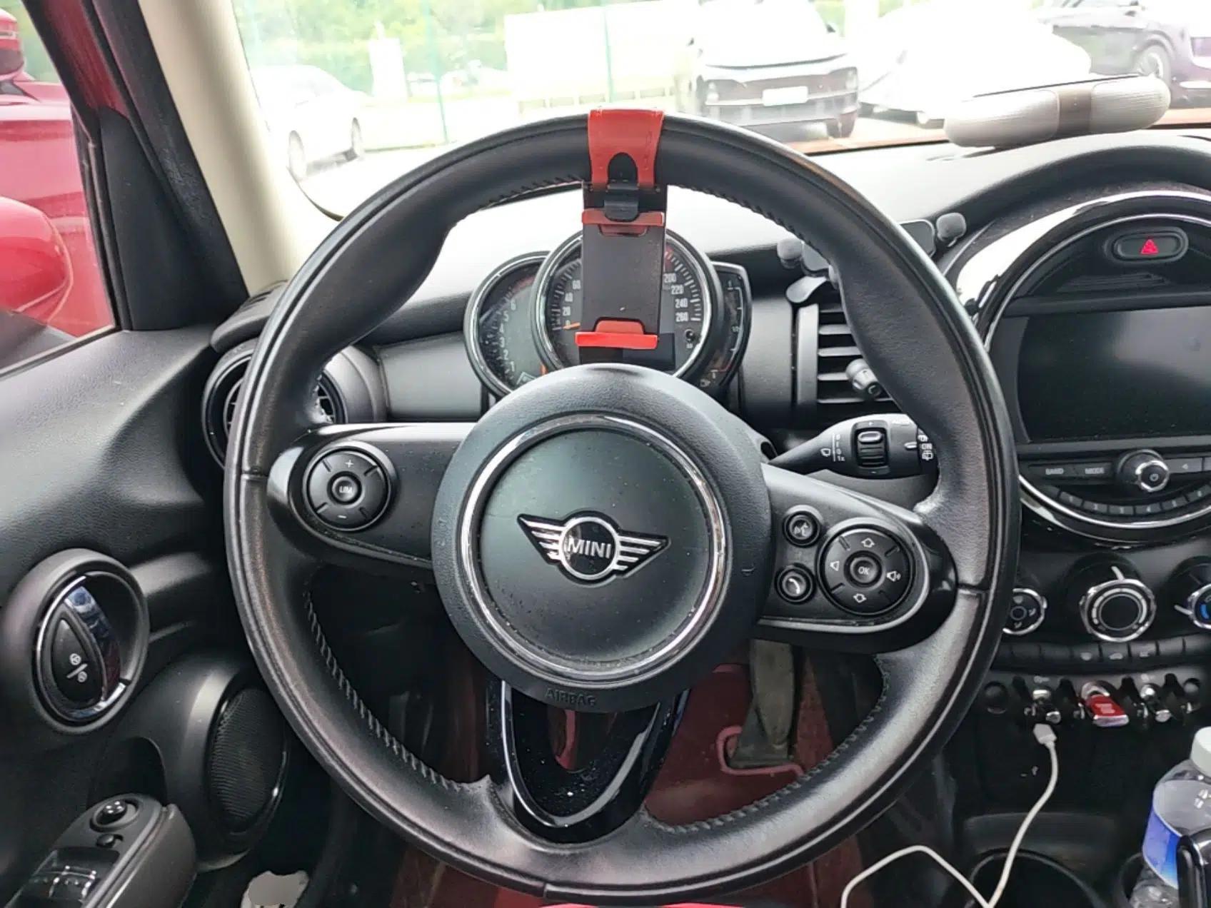 MINI 2020 1.5T ONE Five-Door Edition — миниатюра 10