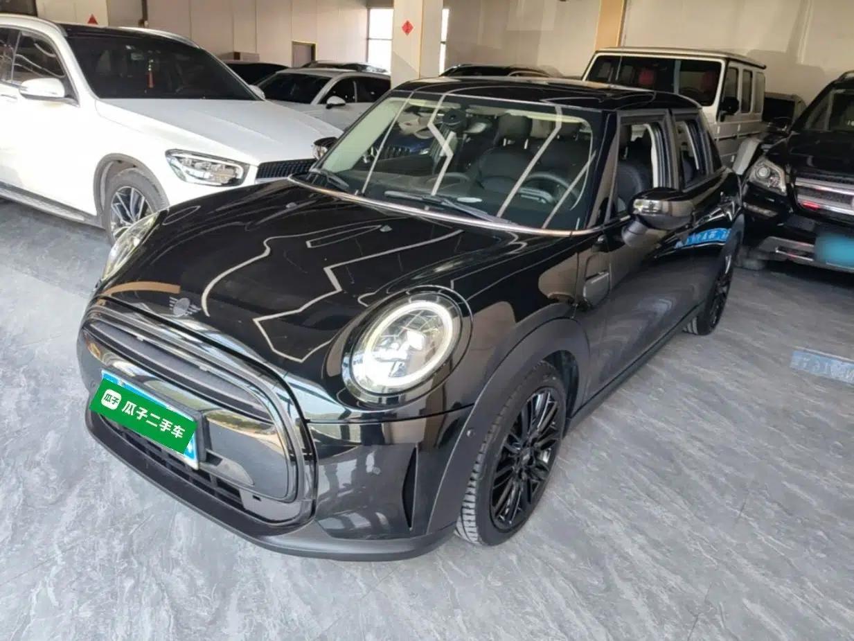 MINI 2022 Updated 1.5T COOPER Artist Five-Door Edition — миниатюра 1