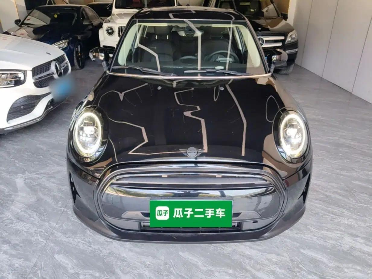 MINI 2022 Updated 1.5T COOPER Artist Five-Door Edition — миниатюра 2