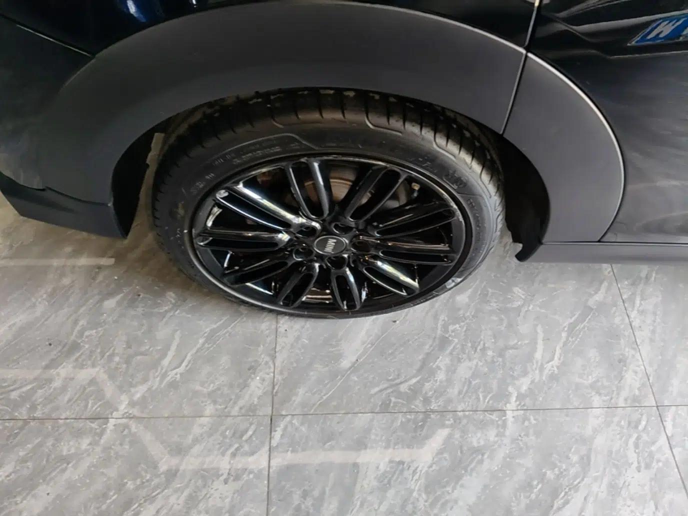 MINI 2022 Updated 1.5T COOPER Artist Five-Door Edition — миниатюра 11