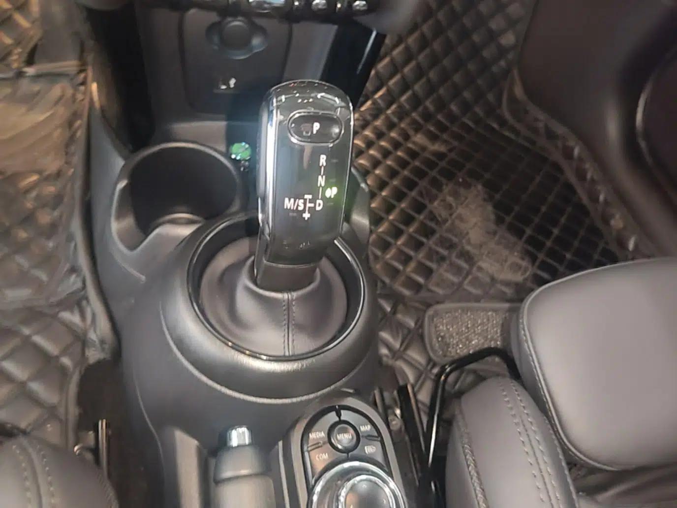 MINI 2022 Updated 1.5T COOPER Artist Five-Door Edition — миниатюра 16