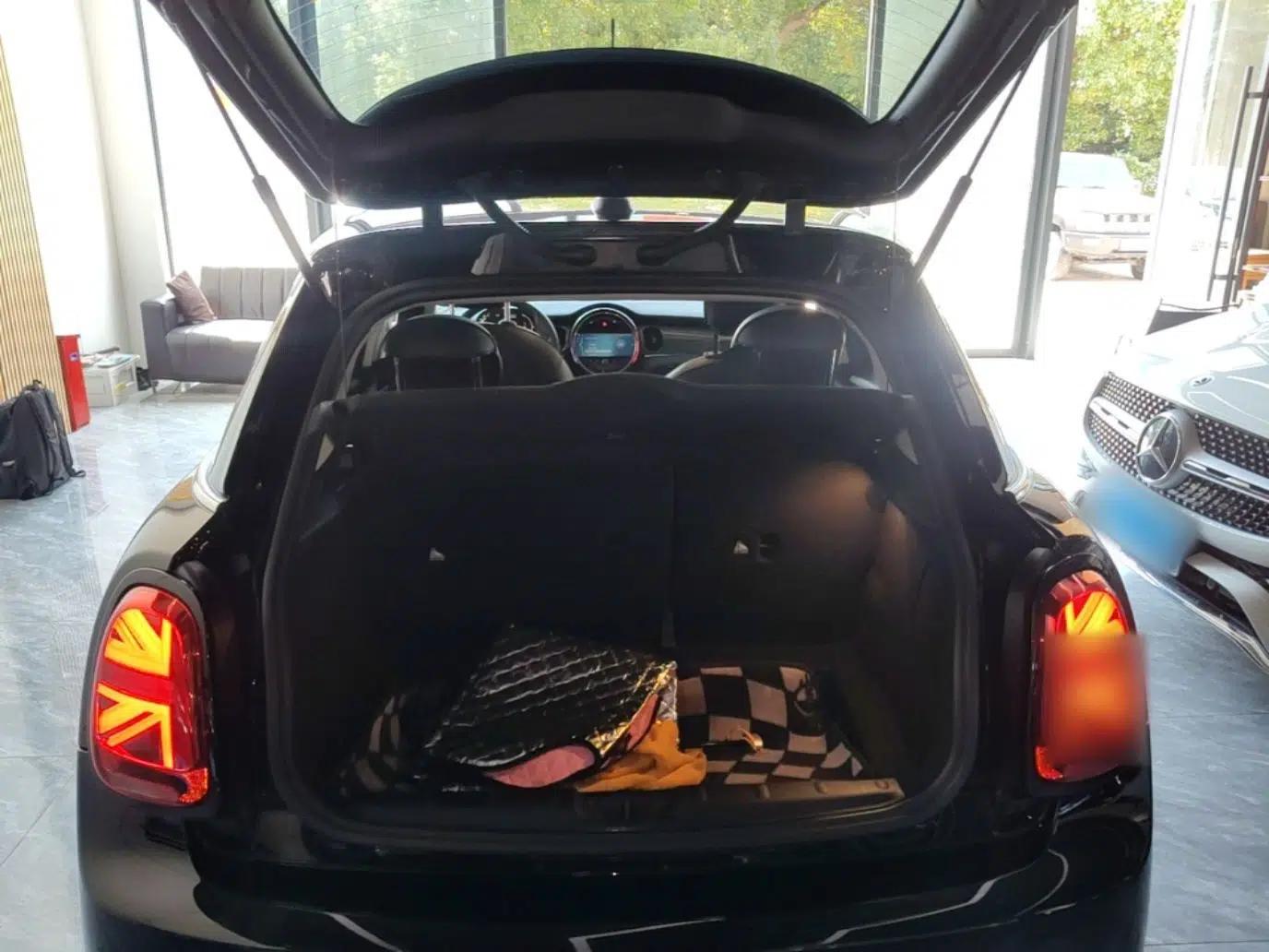 MINI 2022 Updated 1.5T COOPER Artist Five-Door Edition — миниатюра 22