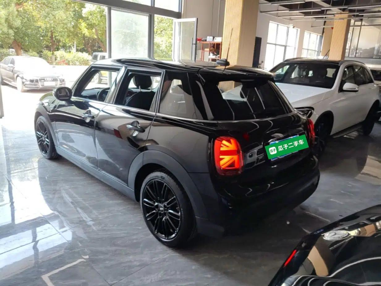 MINI 2022 Updated 1.5T COOPER Artist Five-Door Edition — миниатюра 4