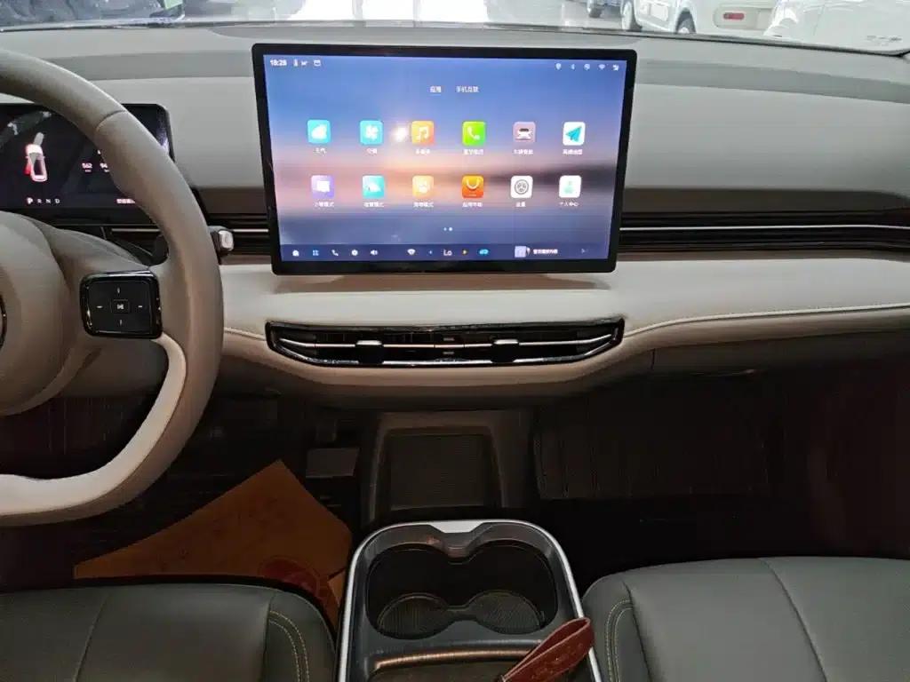 Yueyi 03 2025 Model 565km Enjoy Edition — миниатюра 13