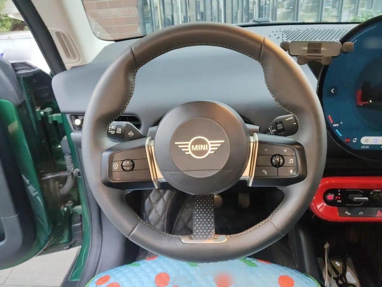 MINI Electric COOPER 2024 456km COOPER E Classic Edition — миниатюра 10
