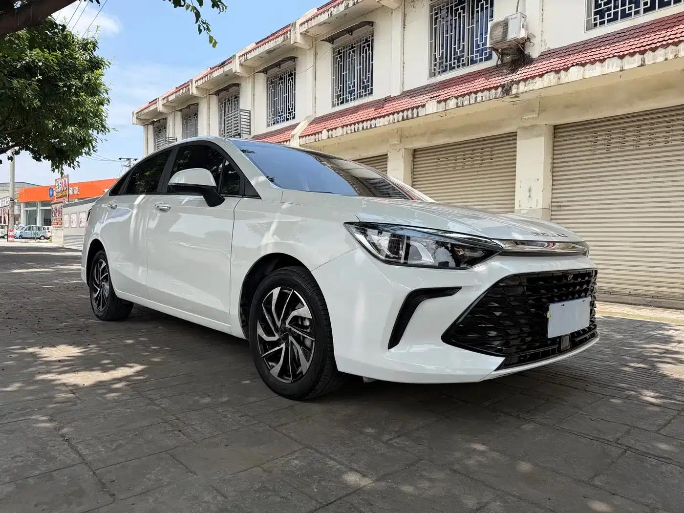 Beijing U5 PLUS 2023 1.5L CVT Deluxe Edition — миниатюра 3