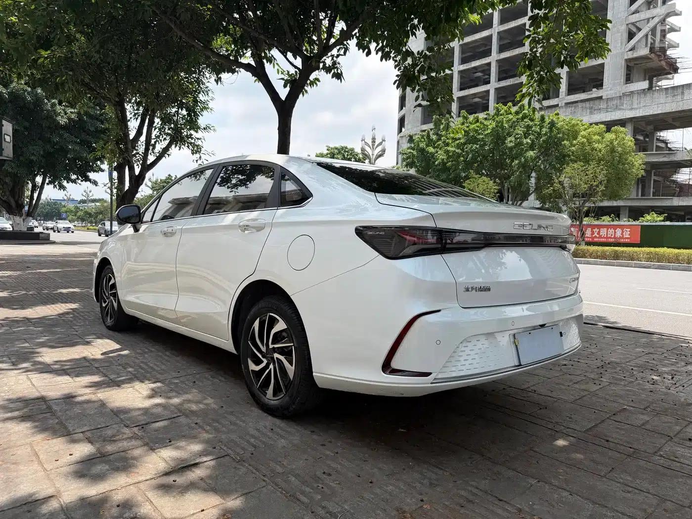 Beijing U5 PLUS 2023 1.5L CVT Deluxe Edition — миниатюра 5