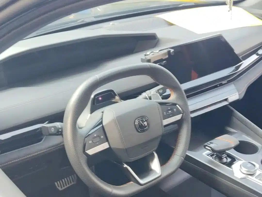 Changan UNI-V 2022 1.5T Sport Edition — миниатюра 6