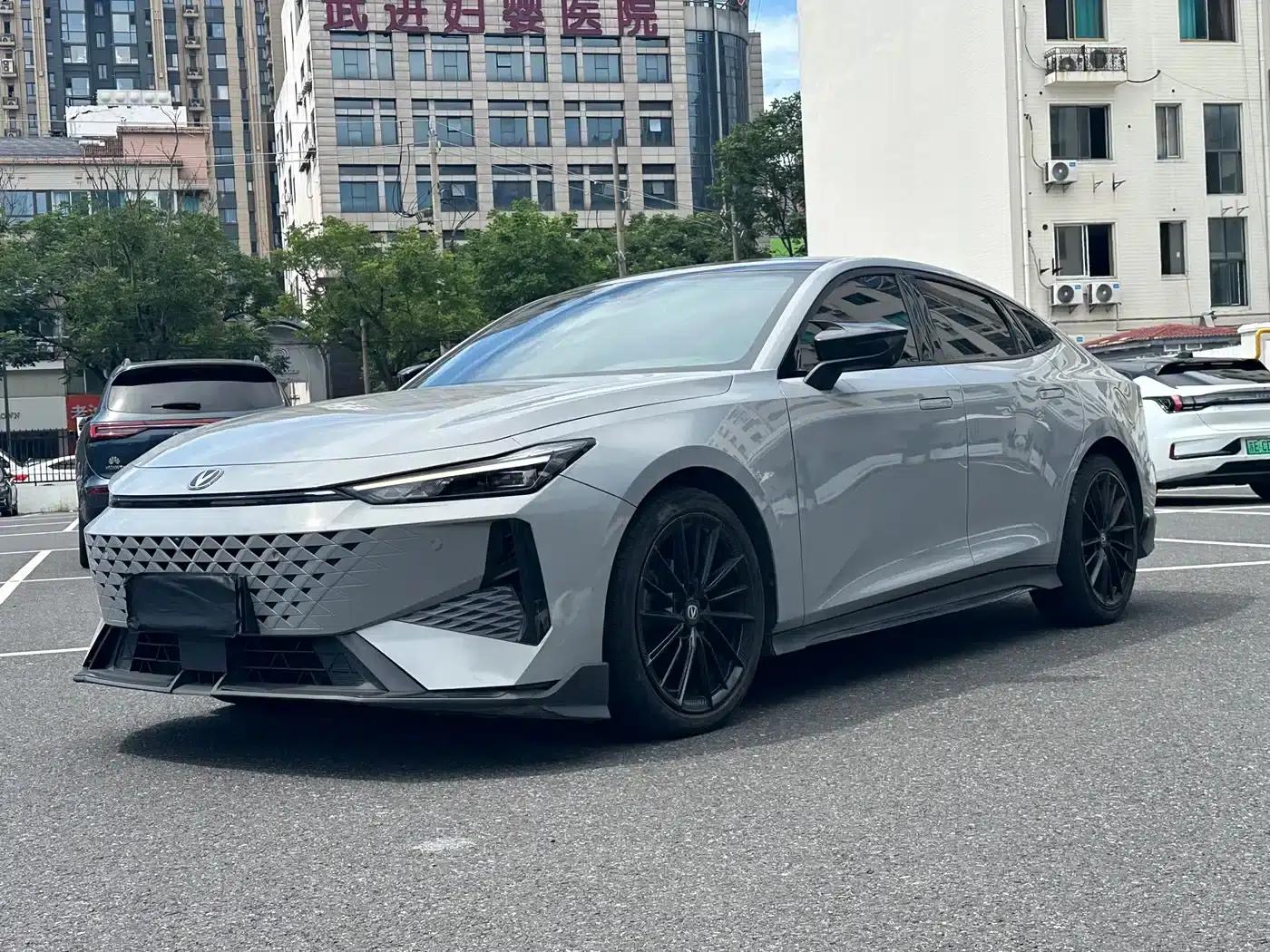 Changan UNI-V 2024 1.5T Premium Edition — миниатюра 1
