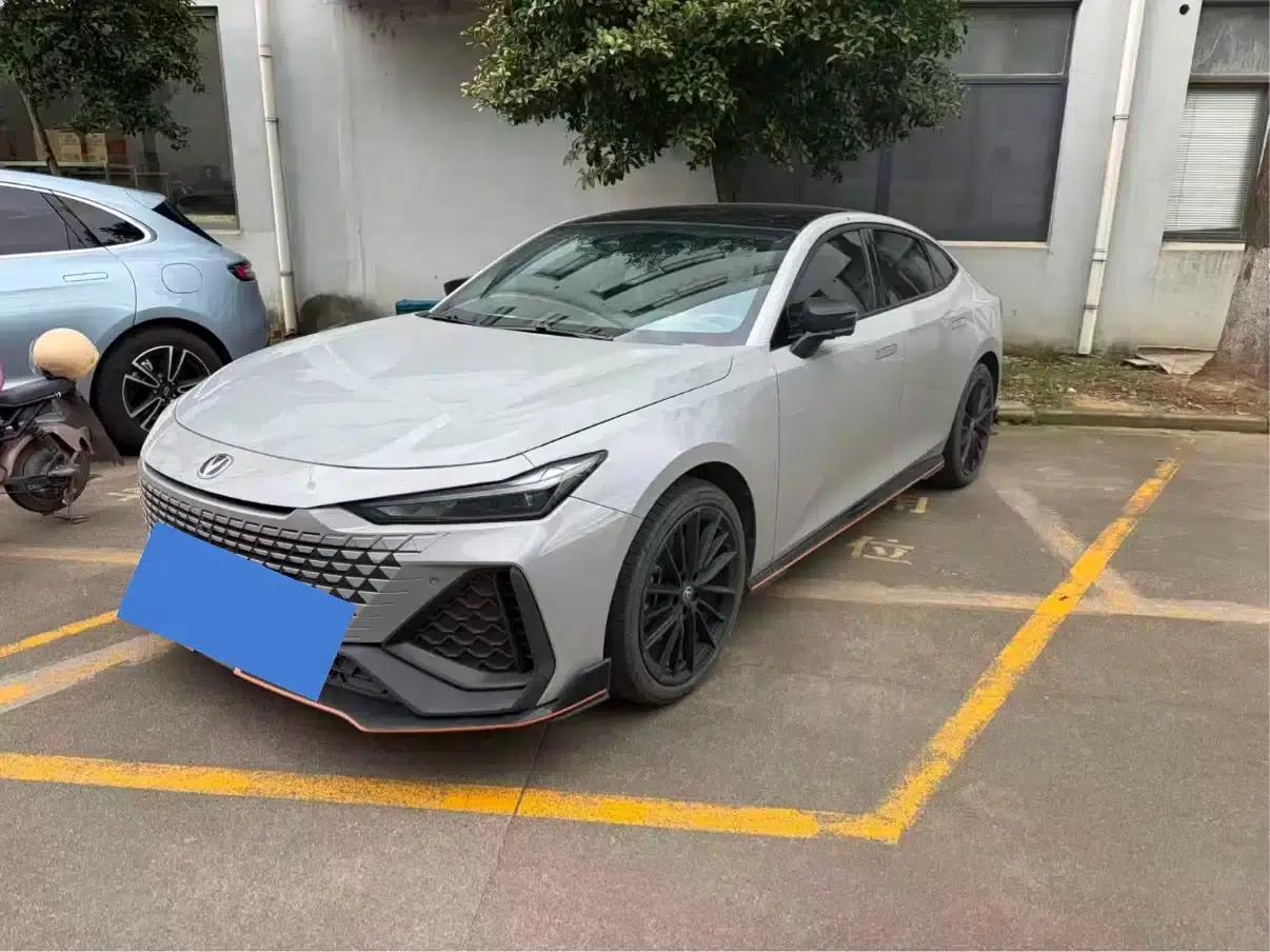 Changan UNI-V 2022 2.0T Leading Speed Edition — миниатюра 1