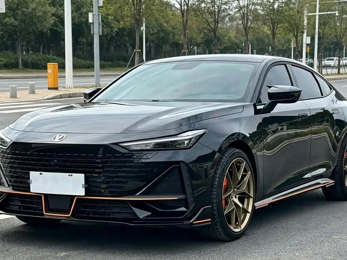 Changan UNI-V 2022 1.5T Sport Edition — миниатюра 1