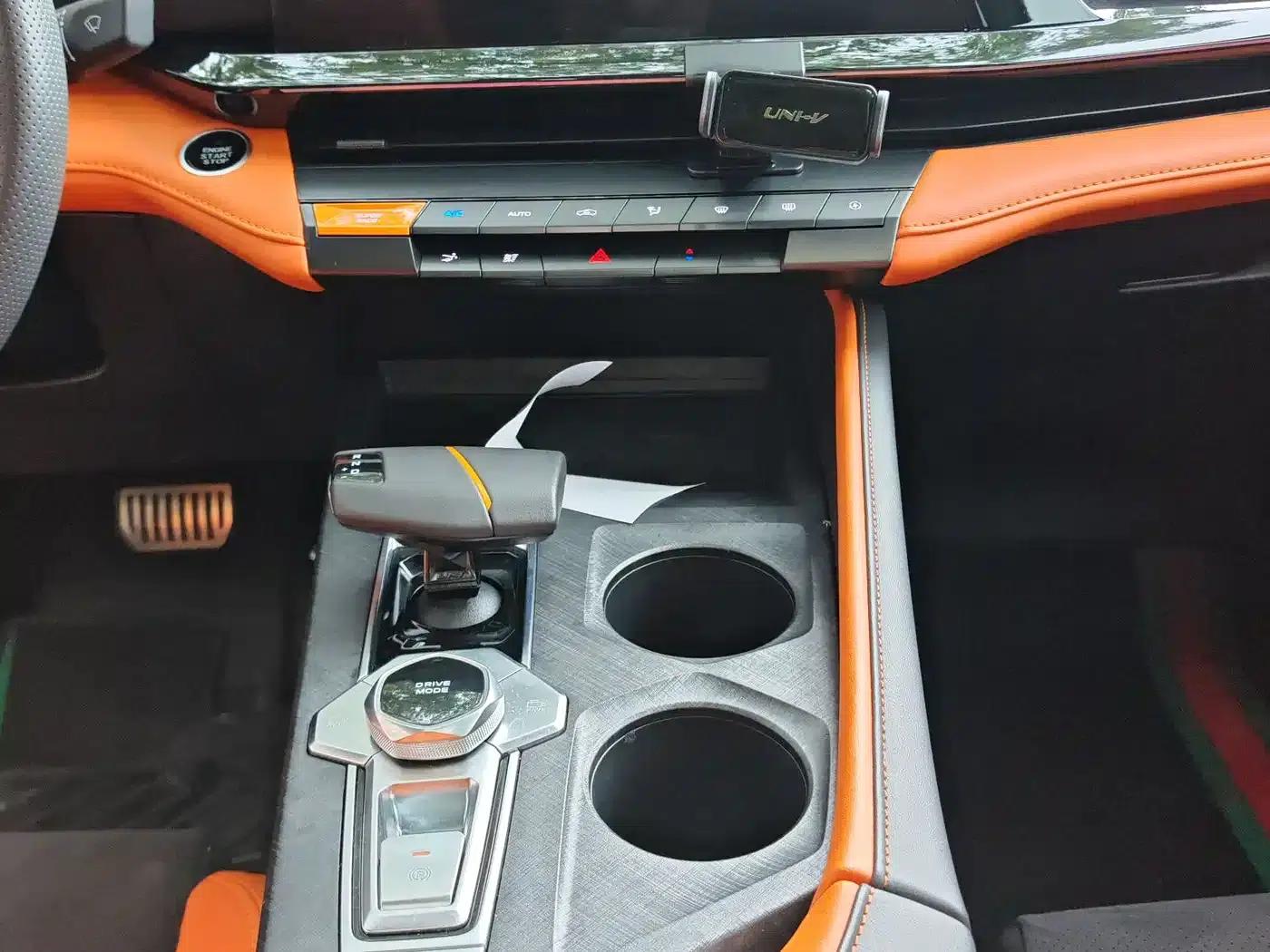 Changan UNI-V 2023 1.5T Sport Edition — миниатюра 18