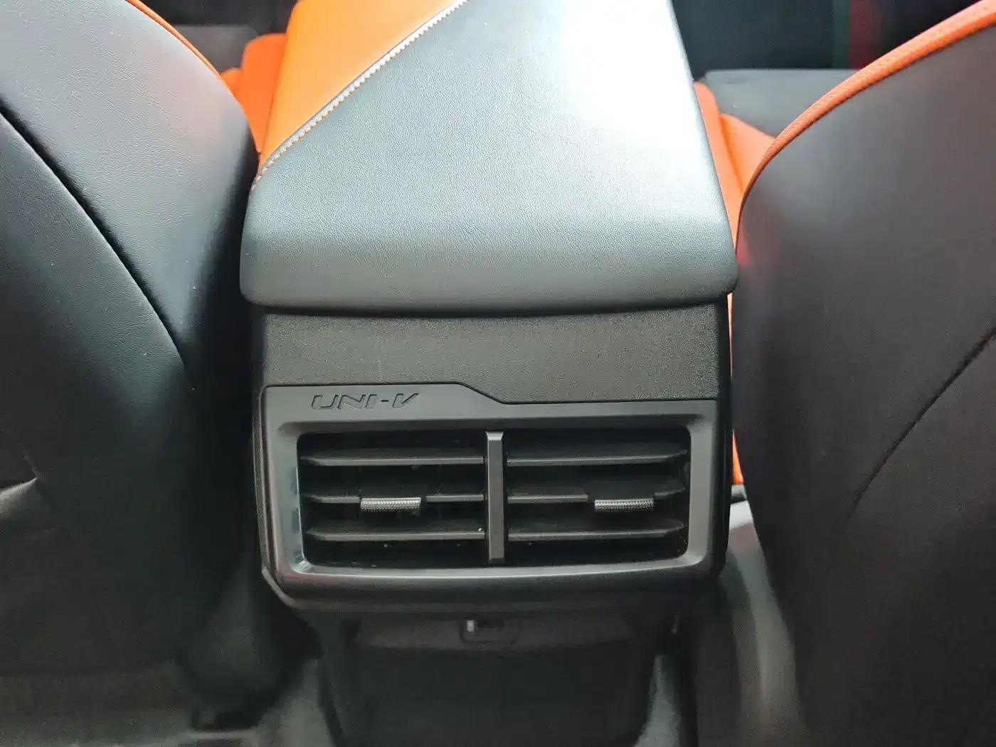 Changan UNI-V 2023 1.5T Sport Edition — миниатюра 19