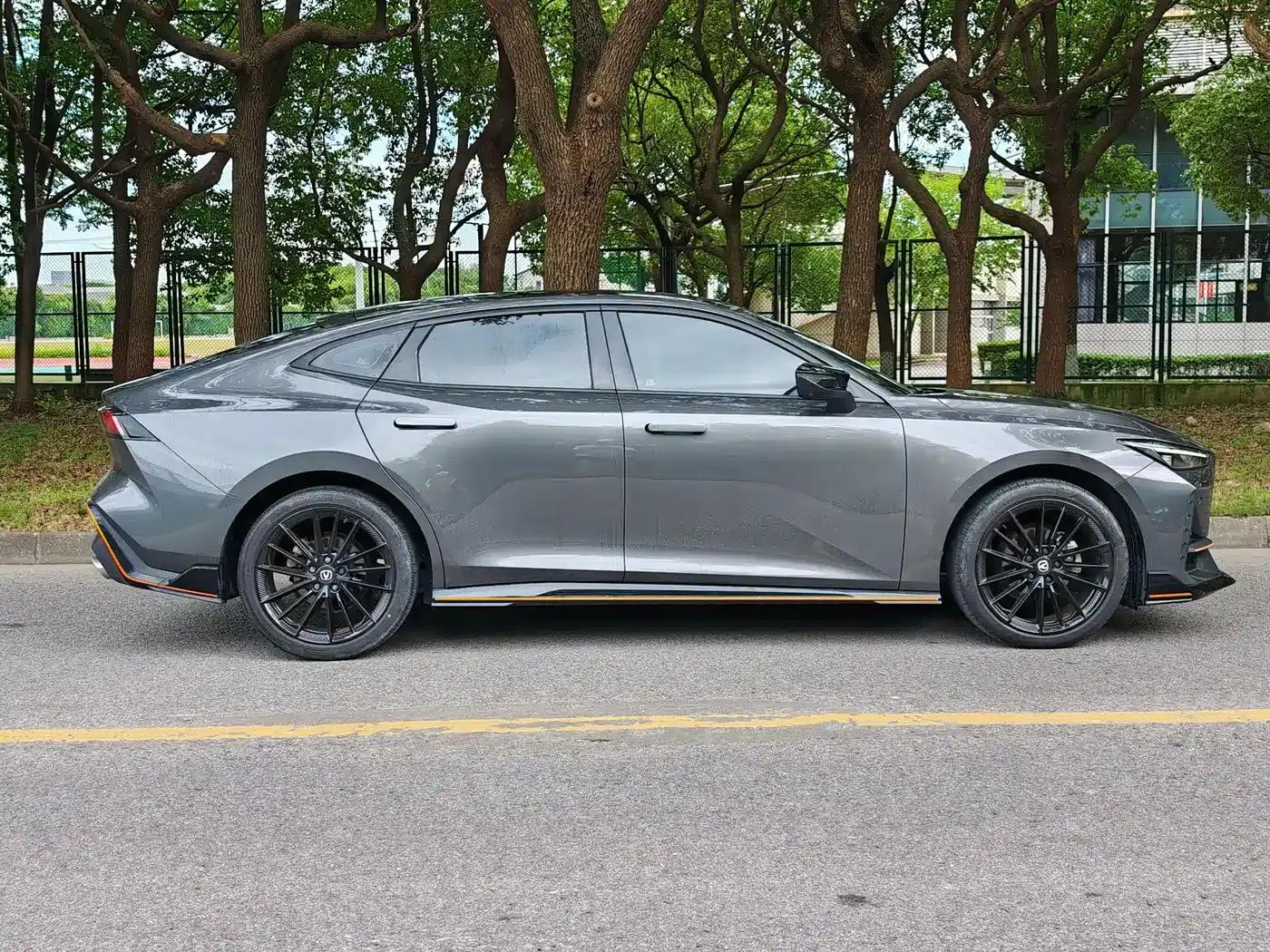 Changan UNI-V 2023 1.5T Sport Edition — миниатюра 4