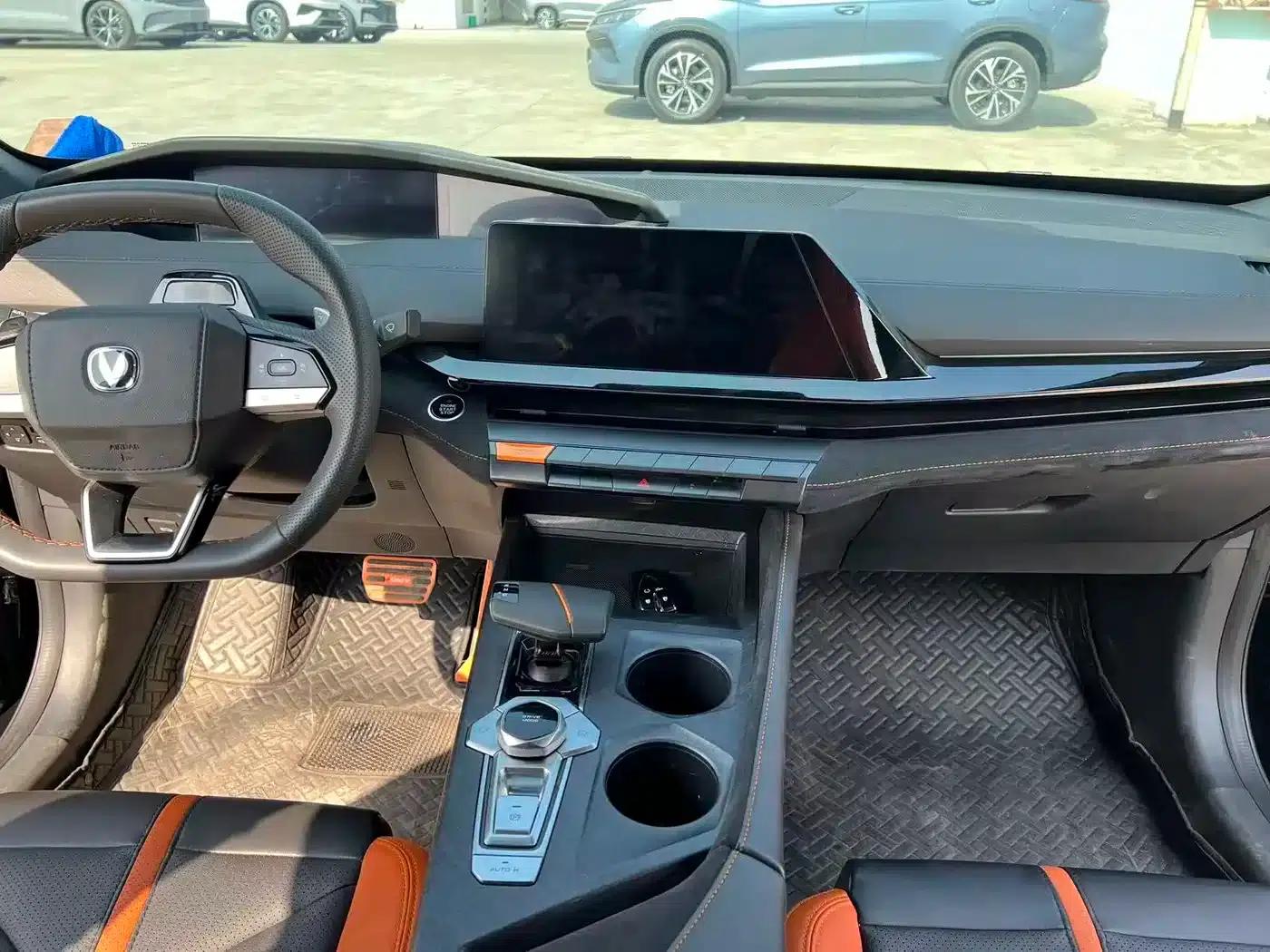 Changan UNI-V 2024 1.5T Premium Sport — миниатюра 12