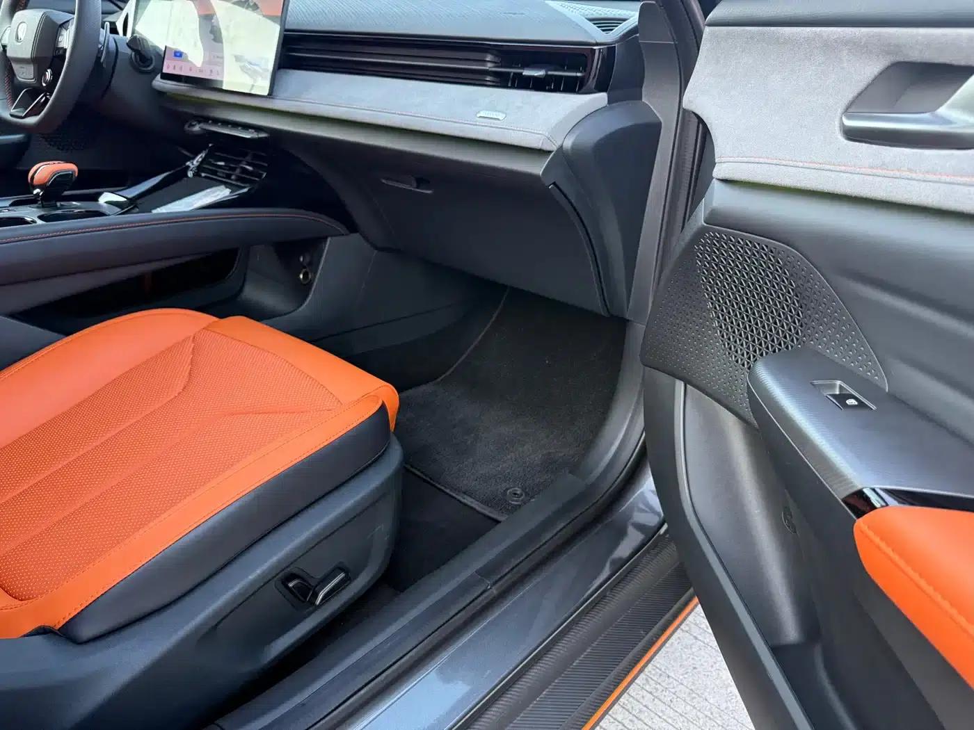 Changan UNI-V 2025 Model, Third Generation, 2.0T Sport Edition — миниатюра 16