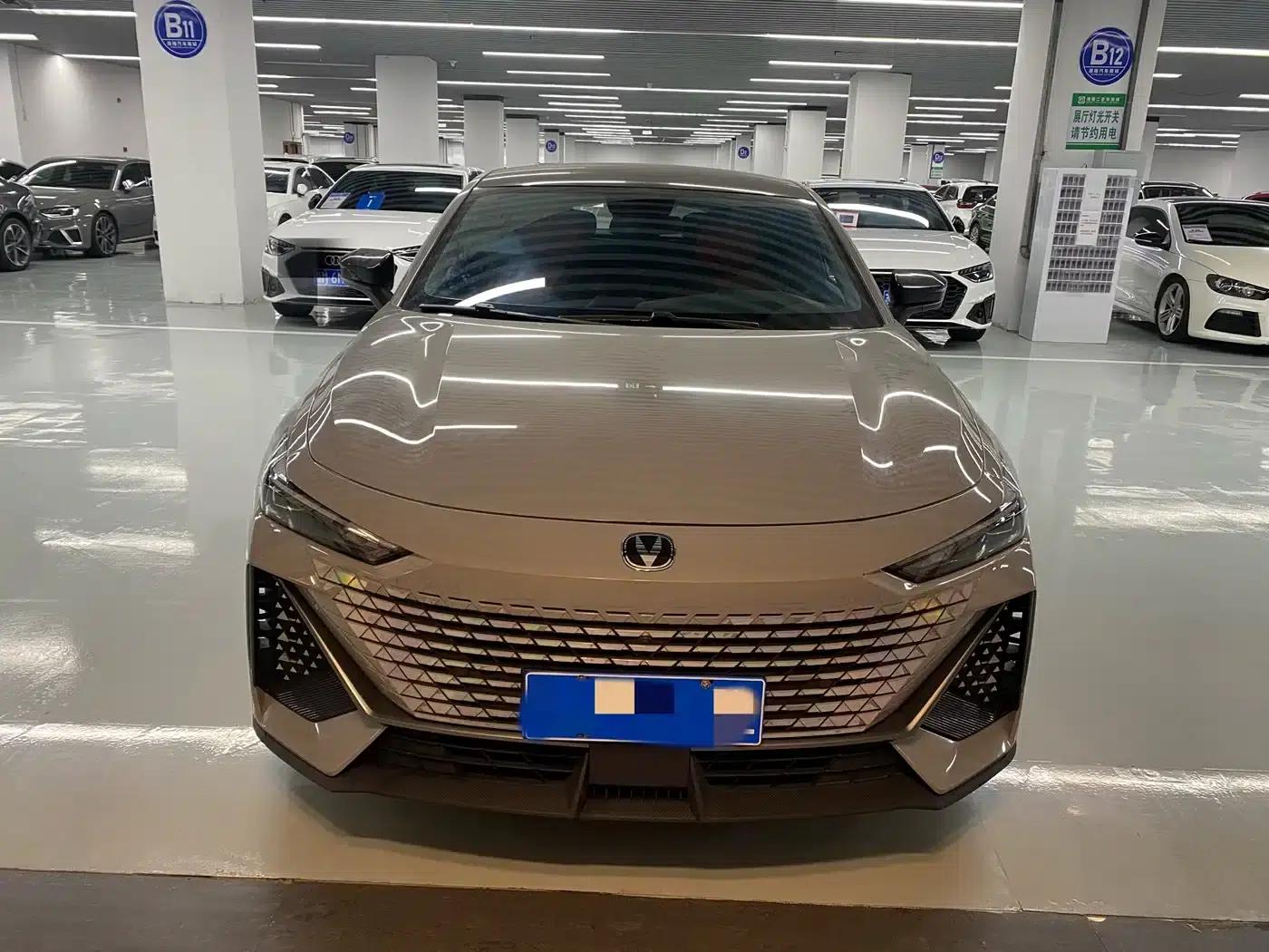 Changan UNI-V 2022 1.5T Premium Edition — миниатюра 2