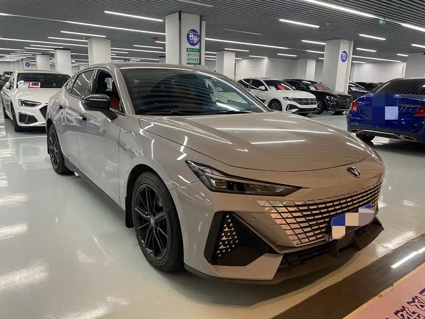 Changan UNI-V 2022 1.5T Premium Edition — миниатюра 3