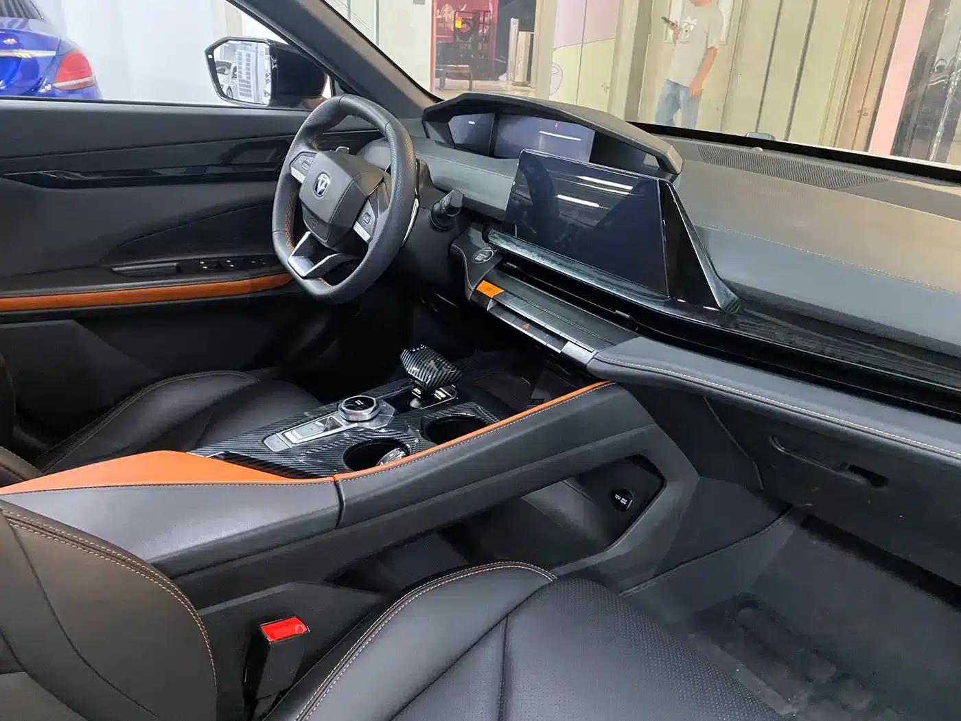 Changan UNI-V 2022 1.5T Premium Edition — миниатюра 9